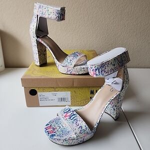Mix No. 6 TACI Heels White Multi Beach Tie Dye Snake Pattern Size 7.5 NEW